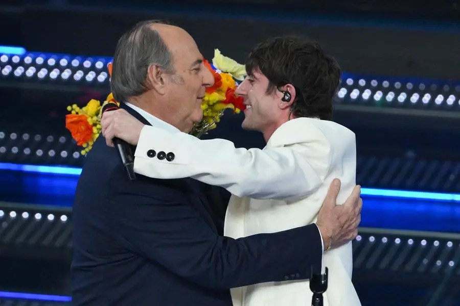 Sanremo 2025, prima serata: l'esibizione di Rkomi