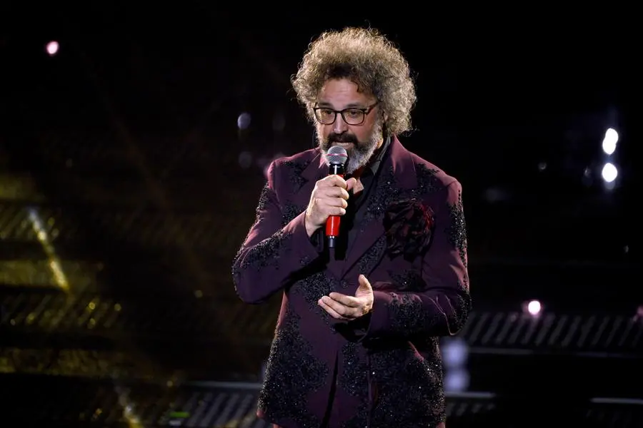 Sanremo 2025, prima serata: l'esibizione di Simone Cristicchi