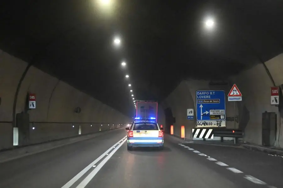 La Polizia stradale impegnata nei controlli sulla Ss42