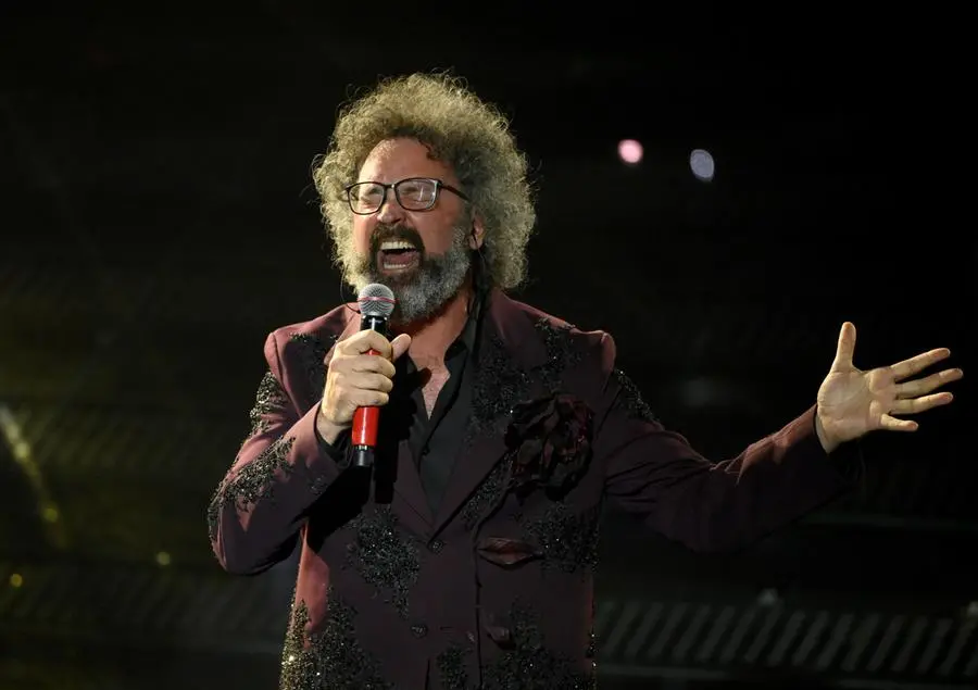 Sanremo 2025, prima serata: l'esibizione di Simone Cristicchi