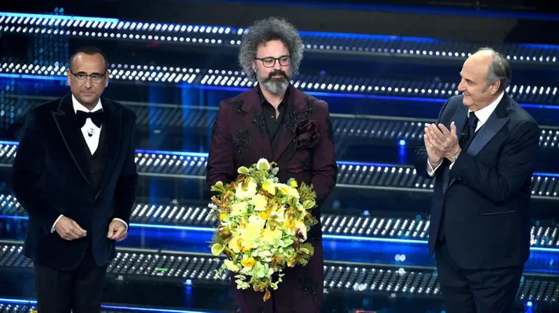 Sanremo 2025, prima serata: l'esibizione di Simone Cristicchi