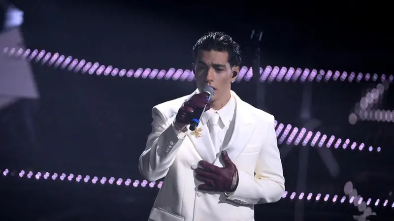 Sanremo 2025, prima serata: l'esibizione di Tony Effe