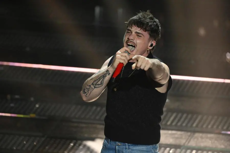 Sanremo 2025, prima serata: l'esibizione di Olly