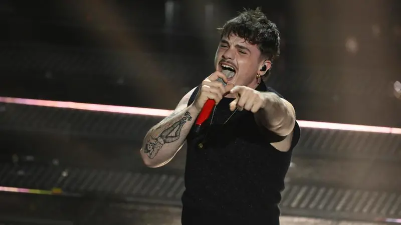 Sanremo 2025, prima serata: l'esibizione di Olly