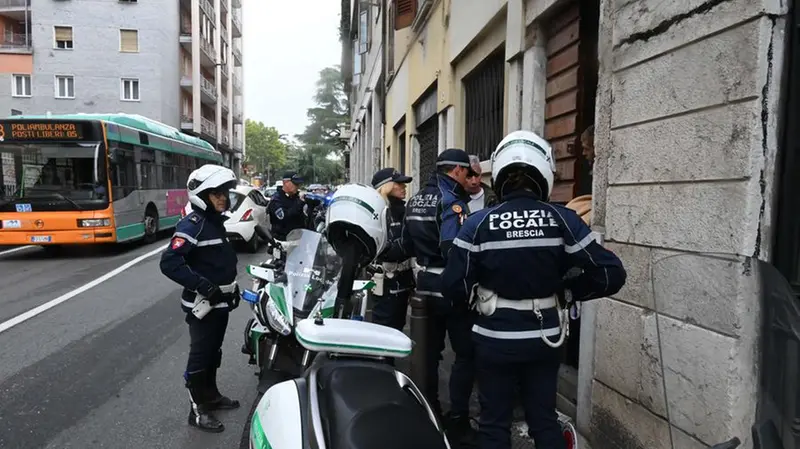 Pattuglie. Polizia locale di Brescia in servizio 
