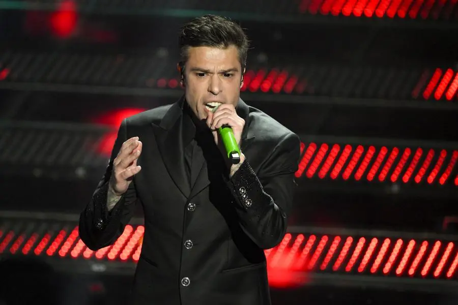 Sanremo 2025, prima serata: l'esibizione di Fedez