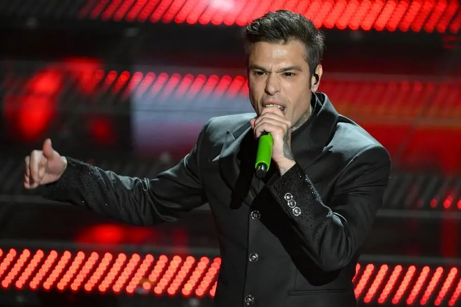 Sanremo 2025, prima serata: l'esibizione di Fedez