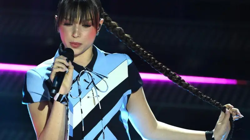Sanremo 2025, prima serata: l'esibizione di Sarah Toscano