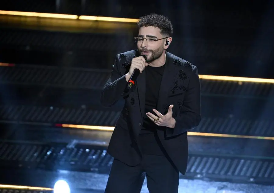 Sanremo 2025, prima serata: l'esibizione di Rocco Hunt