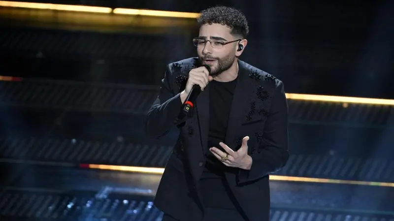 Sanremo 2025, prima serata: l'esibizione di Rocco Hunt