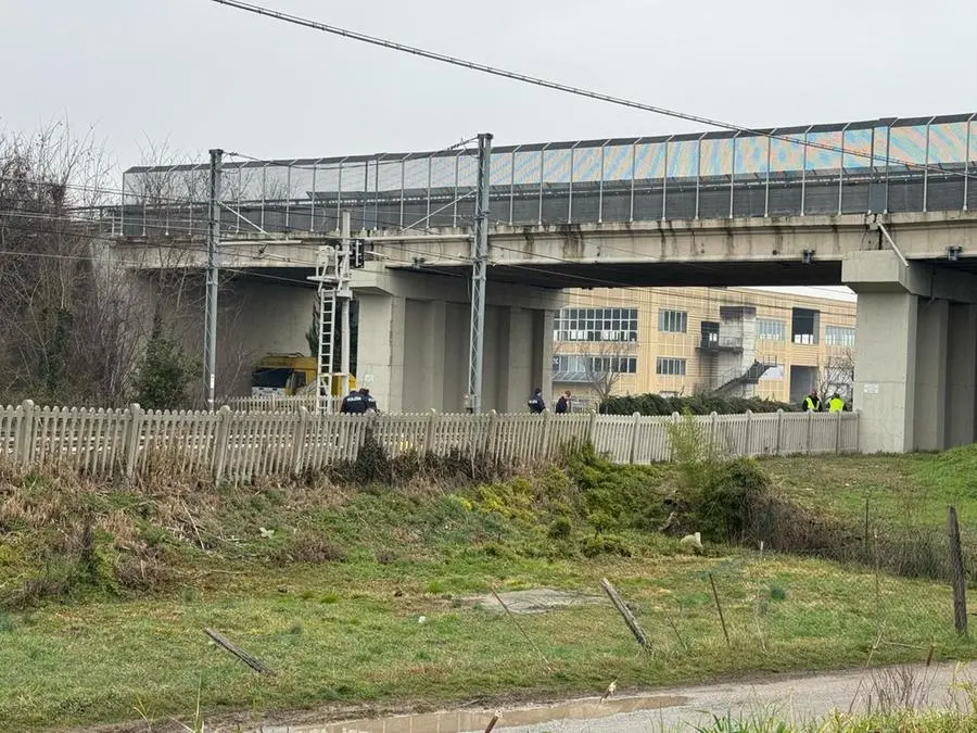 Trovato un cadavere sui binari a Desenzano