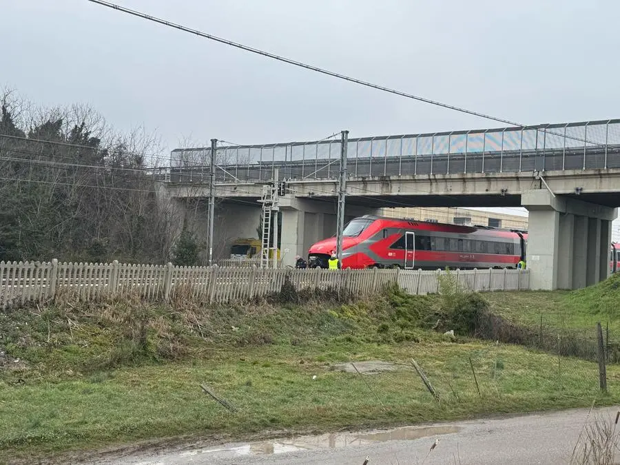 Trovato un cadavere sui binari a Desenzano