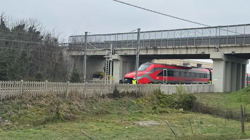 Trovato un cadavere sui binari a Desenzano