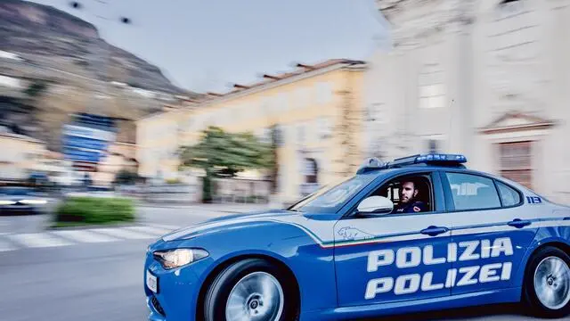 Generica pattuglia auto Polizia della Questura di Bolzano