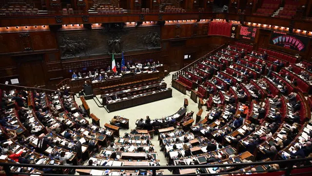 Panoramica dell'Aula di Montecitorio nel corso del seguito della discussione e votazioni degli ordini del giorno al disegno di legge sul bilancio di previsione dello Stato per l'anno finanziario 2025 e bilancio pluriennale per il triennio 2025-2027, Roma 20 dicembre 2024. ANSA/MAURIZIO BRAMBATTI