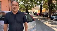 Mimmo Lucano fuori dal carcere di Reggio Calabria