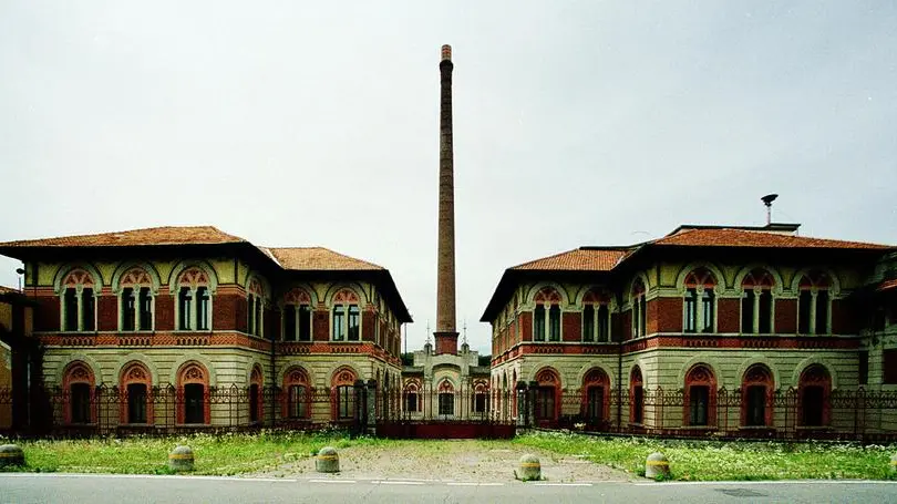 Chateau Crespi, la cui torre svetta su tutto il Villaggio