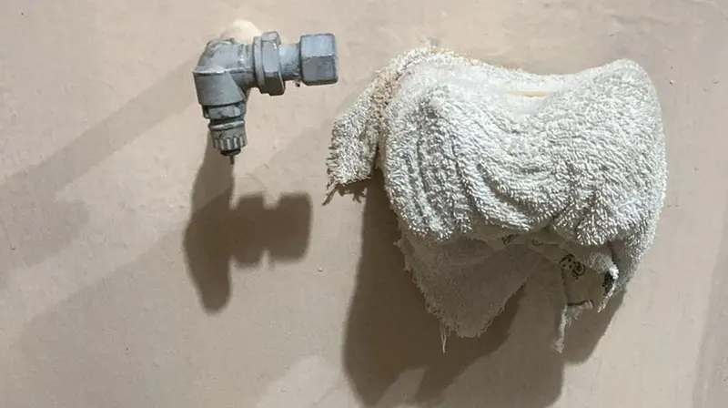 I caloriferi rimossi e mai riposizionati - © www.giornaledibrescia.it