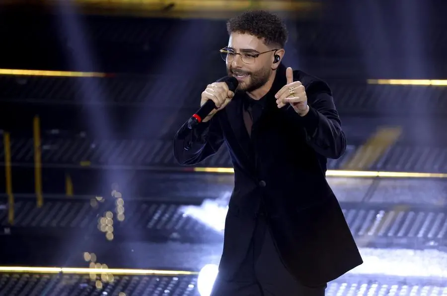 Sanremo 2025, seconda serata: l'esibizione di Rocco Hunt