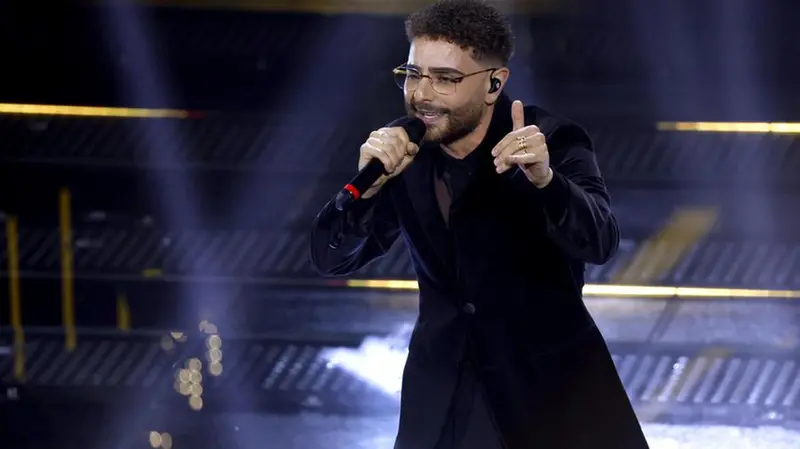 Sanremo 2025, seconda serata: l'esibizione di Rocco Hunt