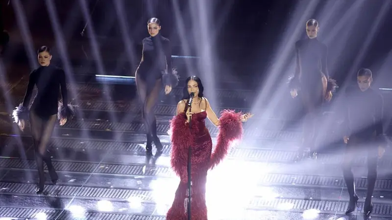 Sanremo 2025, seconda serata: l'esibizione di Elodie