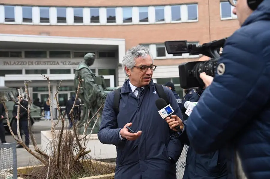 Omicidio Bozzoli, Maggi esce dall'aula con i suoi legali