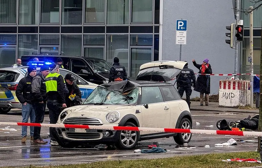 L'auto che è piombata sulla folla a Monaco di Baviera