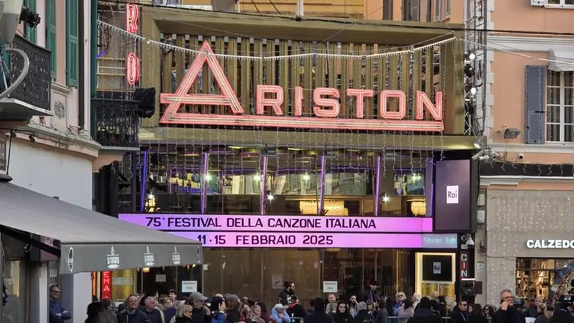 Il Teatro Ariston - Foto Ansa © www.giornaledibrescia.it