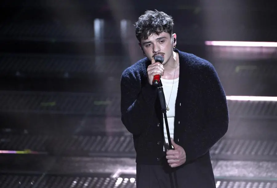 Sanremo 2025, terza serata: l'esibizione di Olly