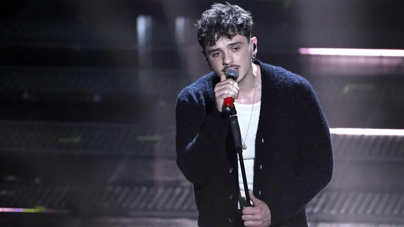 Sanremo 2025, terza serata: l'esibizione di Olly