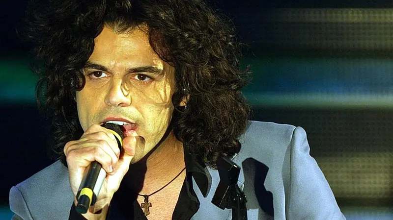 Francesco Renga a Sanremo nel 2005 - Foto Ansa © www.giornaledibrescia.it