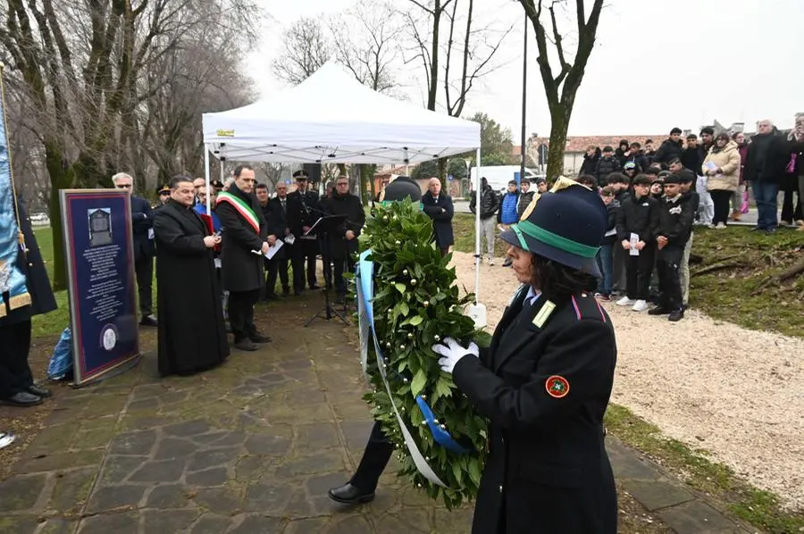 Le cerimonia al monumento del Roverotto per i santi patroni