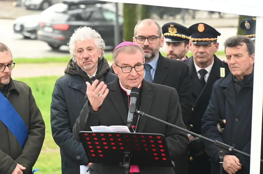 Le cerimonia al monumento del Roverotto per i santi patroni