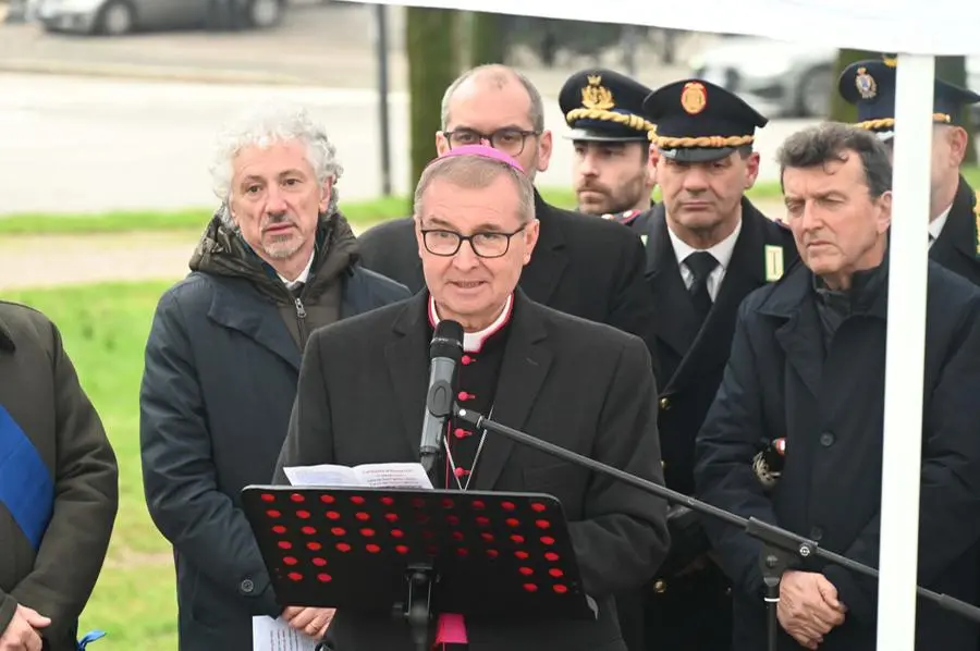 Le cerimonia al monumento del Roverotto per i santi patroni