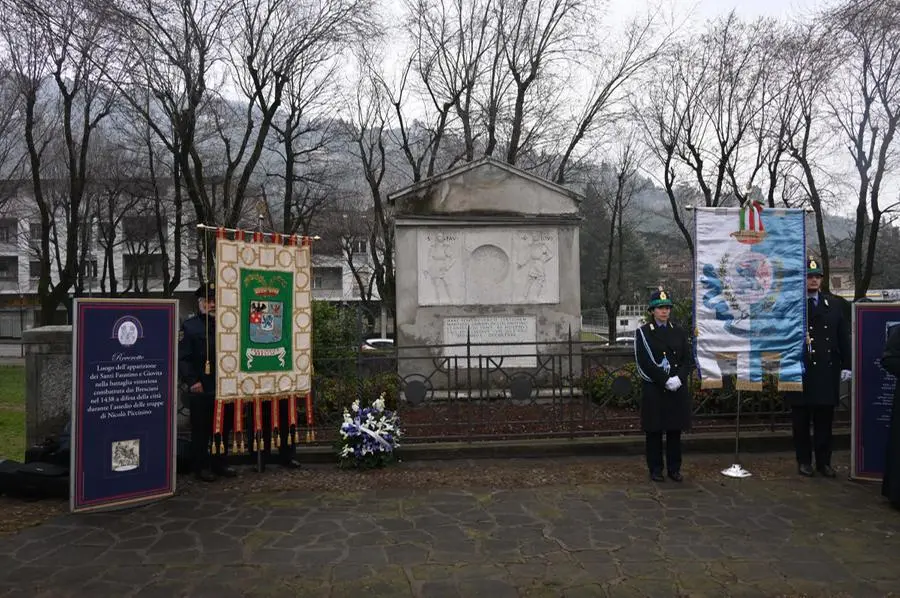 Le cerimonia al monumento del Roverotto per i santi patroni