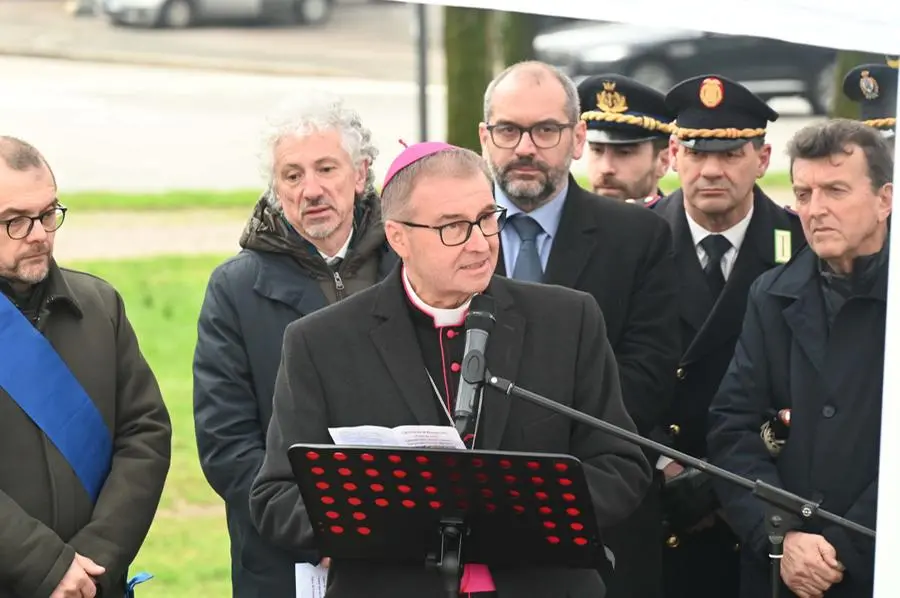 Le cerimonia al monumento del Roverotto per i santi patroni