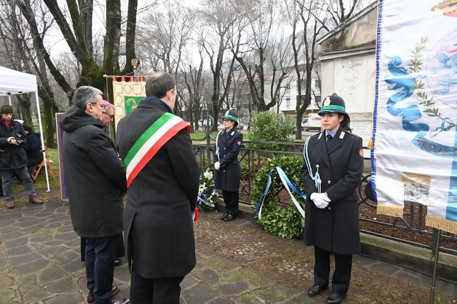 Le cerimonia al monumento del Roverotto per i santi patroni