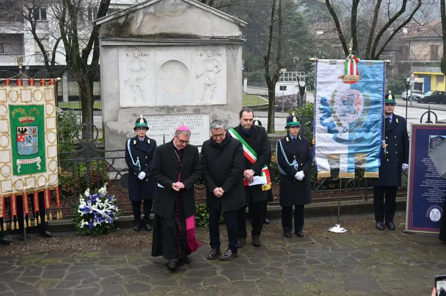 Le cerimonia al monumento del Roverotto per i santi patroni