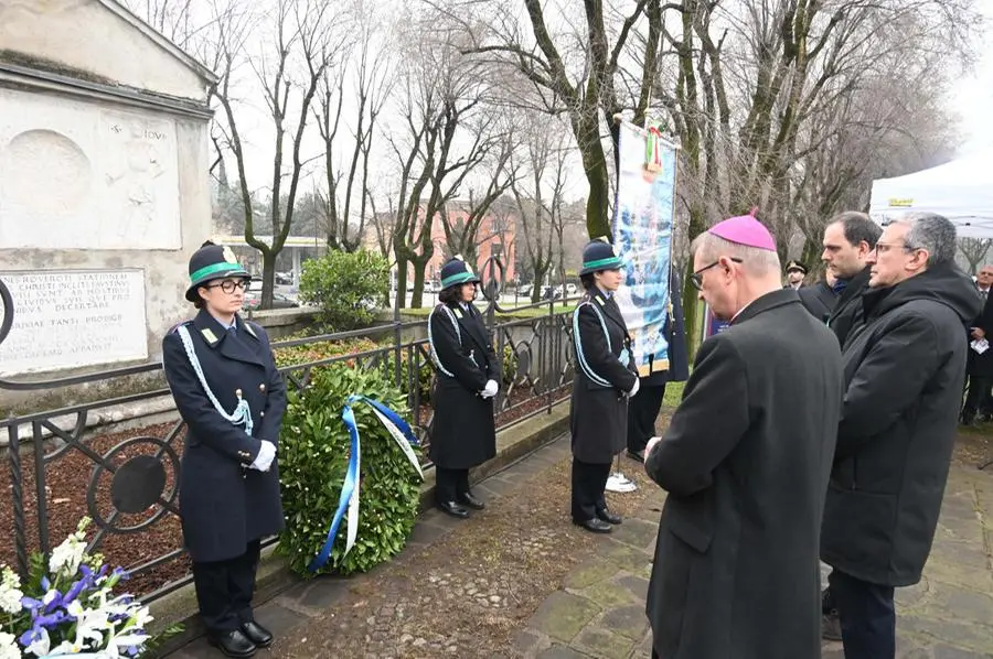 Le cerimonia al monumento del Roverotto per i santi patroni