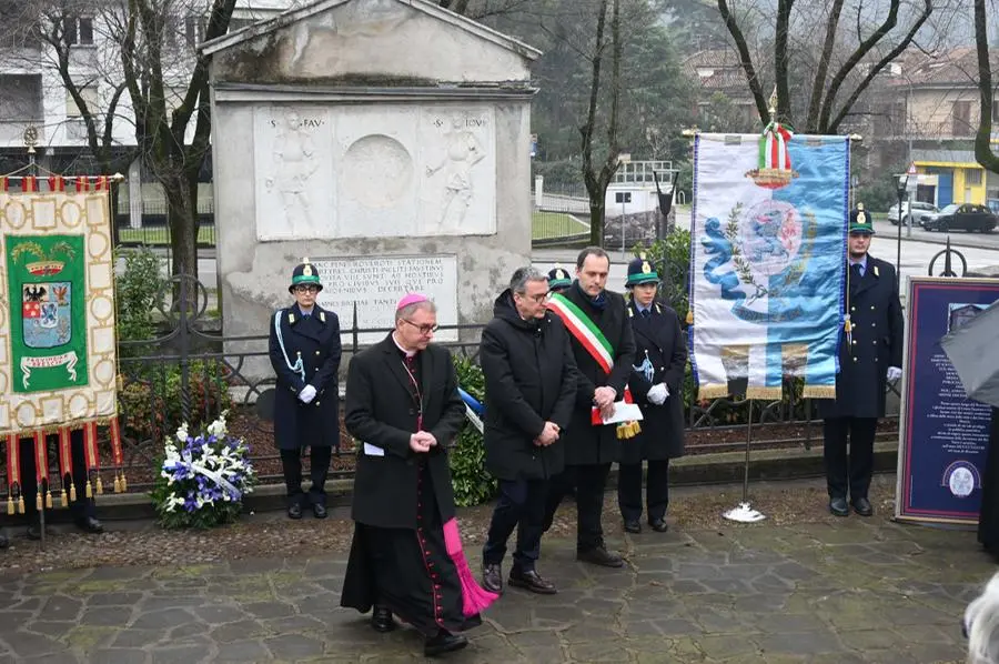 Le cerimonia al monumento del Roverotto per i santi patroni