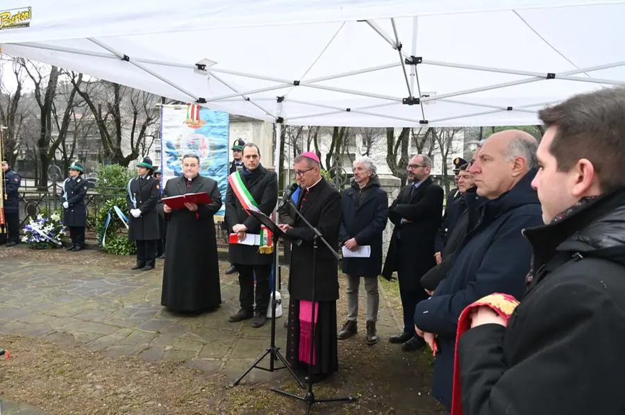 Le cerimonia al monumento del Roverotto per i santi patroni