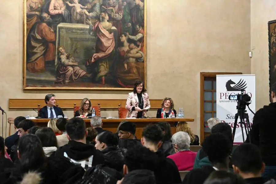 Le borse di studio consegnate dall'Associazione nazionale scuola italiana