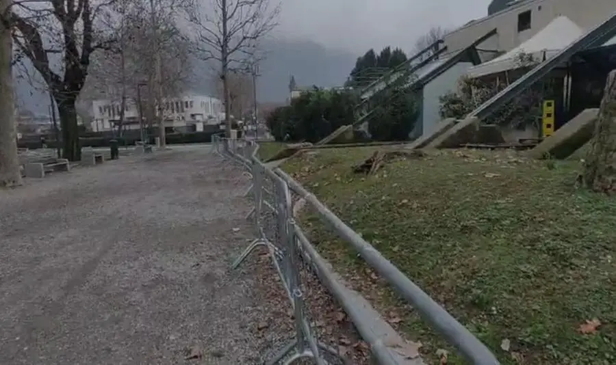 Il Lido dei platani a Iseo transennato