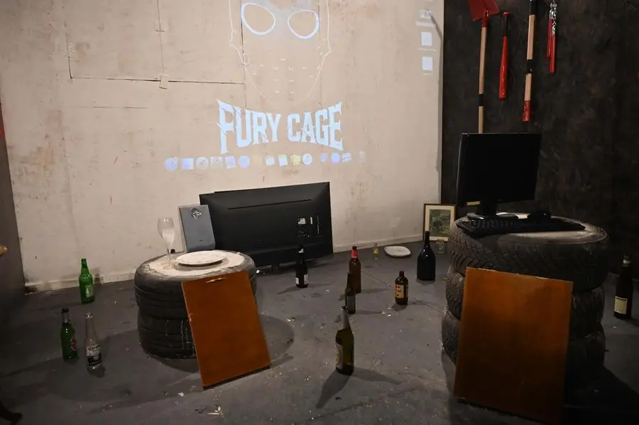 Apre «Fury Cage», la prima stanza della rabbia a Brescia