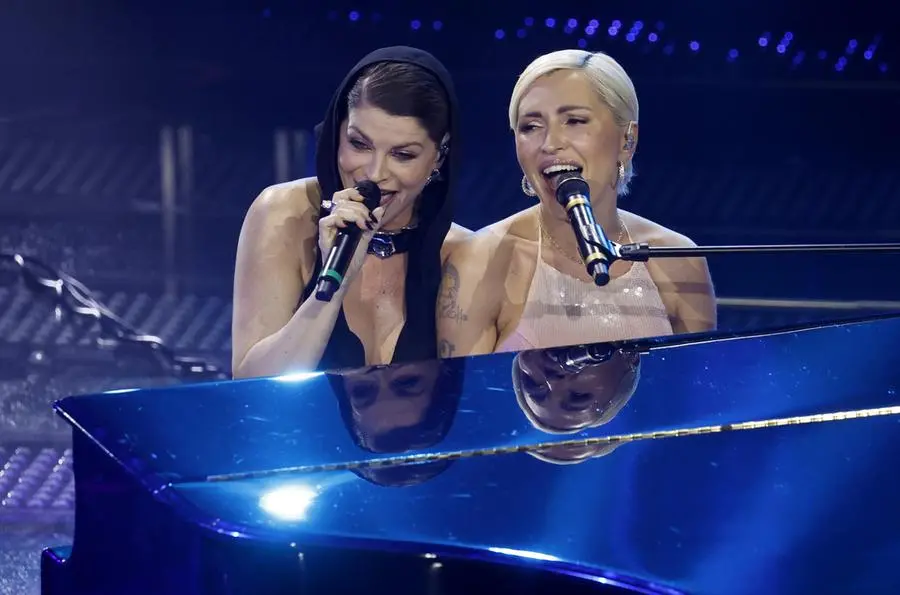 Sanremo 2025, gli scatti della serata delle cover e dei duetti