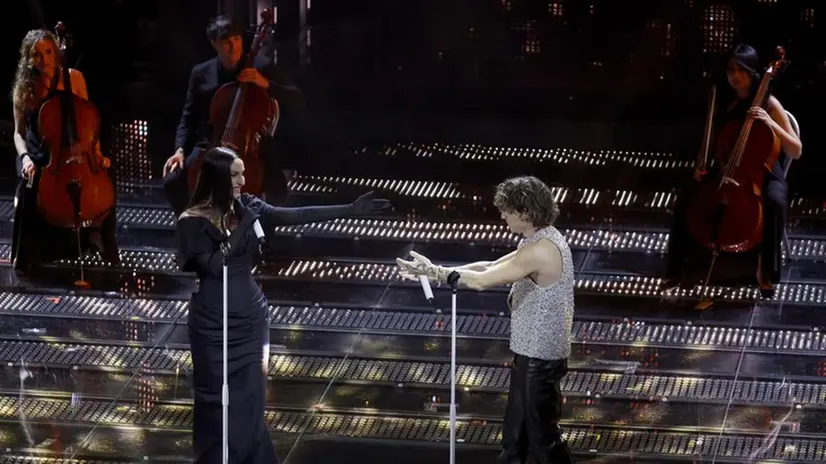Sanremo 2025, Irama si esibisce con Arisa