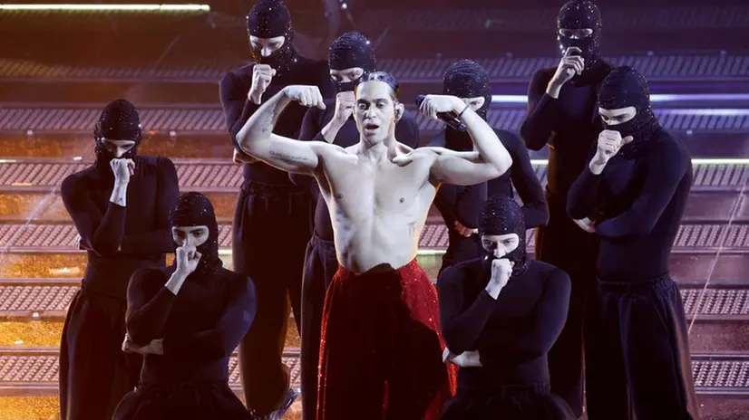 Sanremo 2025, l'esibizione di Mahmood