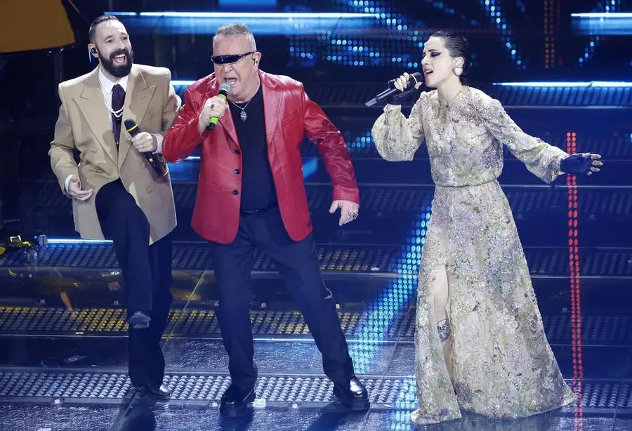 Sanremo 2025, Johnson Righeira con i Coma_Cose