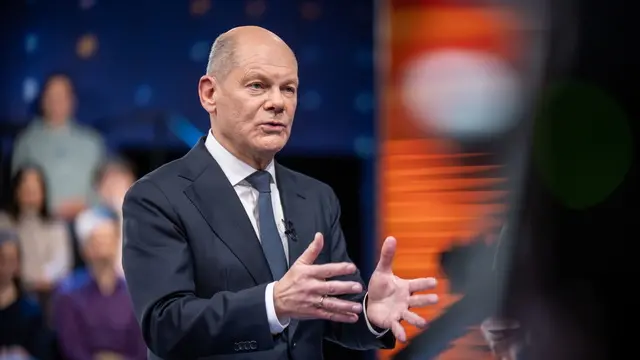 epa11893831 German Chancellor Olaf Scholz (SPD) speaks during the ZDF program 'Klartext' in Berlin, Germany, 13 February 2025. Candidates for chancellor from the SPD, CDU, Greens and AfD will answer citizens' questions during the program. Germany will hold federal elections on 23 February 2025. EPA/MICHAEL KAPPELER / POOL