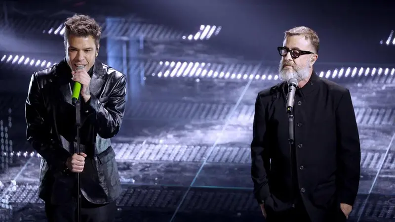 Sanremo 2025, Fedez canta Bella stronza con Marco Masini
